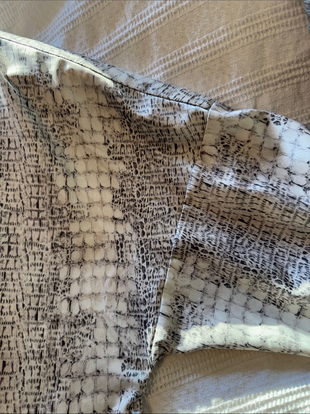 Dynamite Neutral Snake-Print Button-Front Blouse - Picture 8 of 8